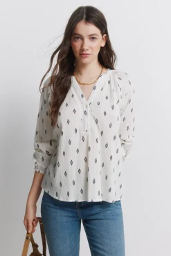 Blouse brod&eacute;e en dentelle