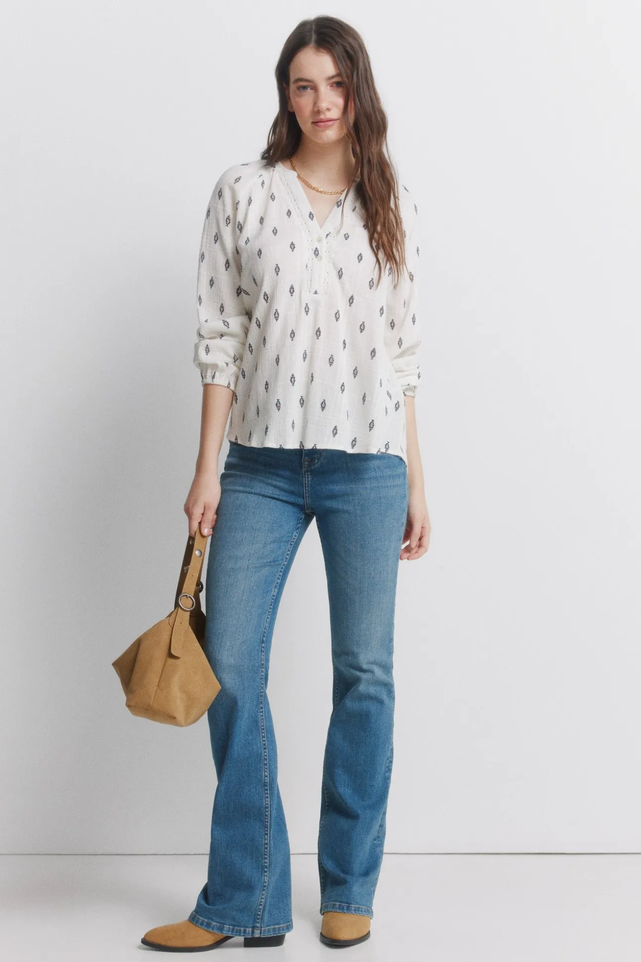Blouse brodée en dentelle