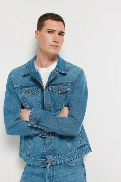 Blouson en denim d&eacute;lav&eacute; moyen fonc&eacute;