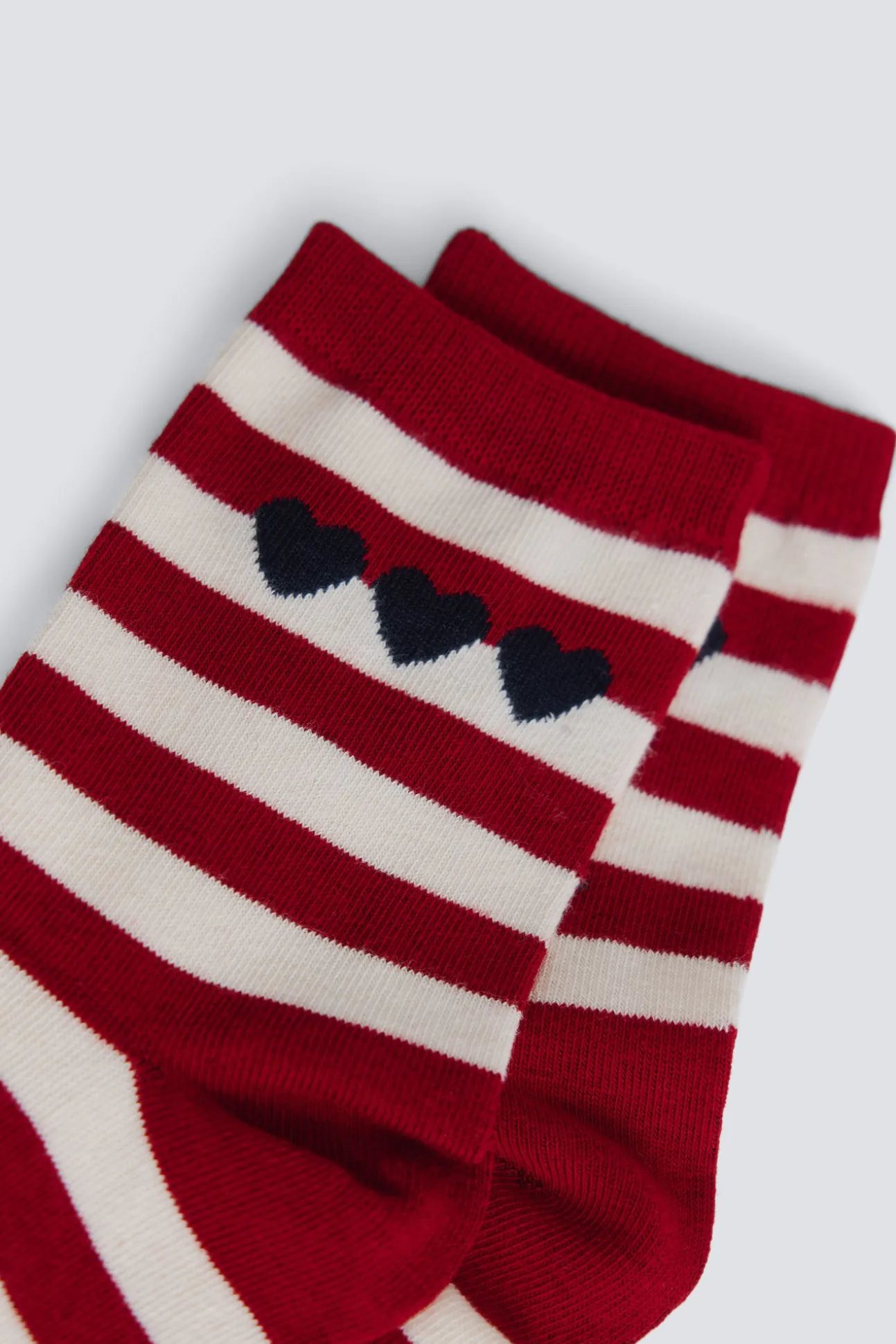 Chaussettes longues à rayures cœurs
