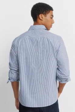 Chemise &agrave; rayures brod&eacute;e sur la poche