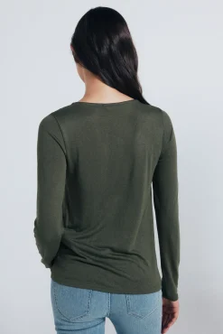 Chemise &agrave; volant plumetis