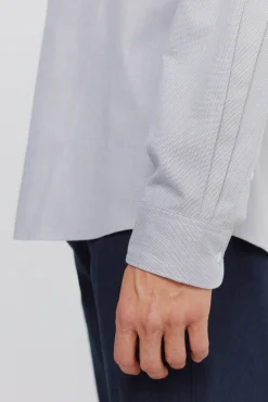 Chemise habill&eacute;e &agrave; la structure facile d'entretien