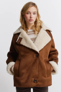 col en manteau
