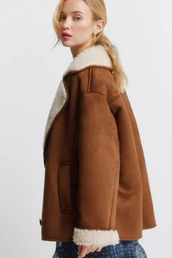 col en manteau