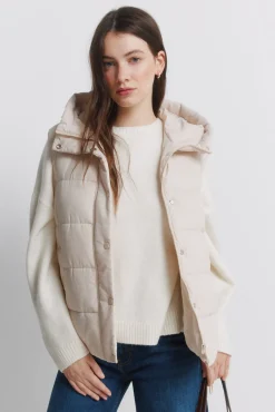 Gilet matelass&eacute; avec capuche