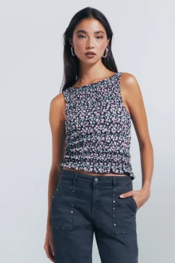 Haut ajust&eacute; &agrave; fleurs