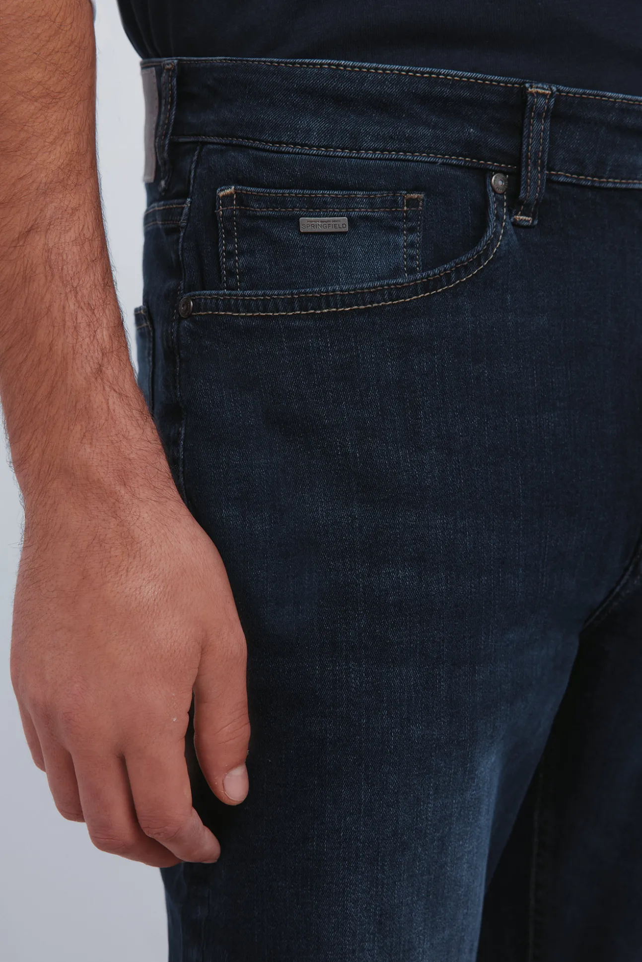 Jean slim bleu très foncé