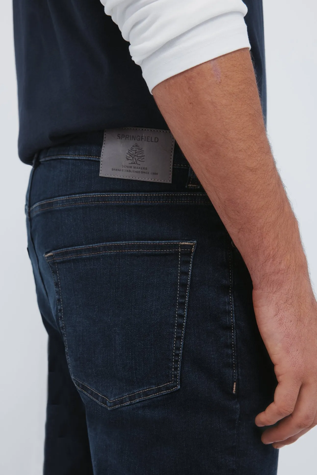 Jean slim bleu très foncé