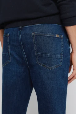 Jeans d&eacute;lavage fonc&eacute; slim fit