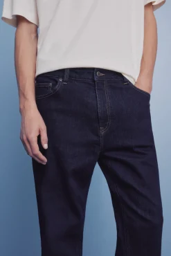 Jeans lav&eacute; d&eacute;sencoll&eacute;