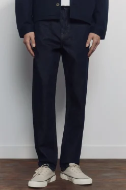 Jeans lav&eacute; d&eacute;sencoll&eacute; coupe droite