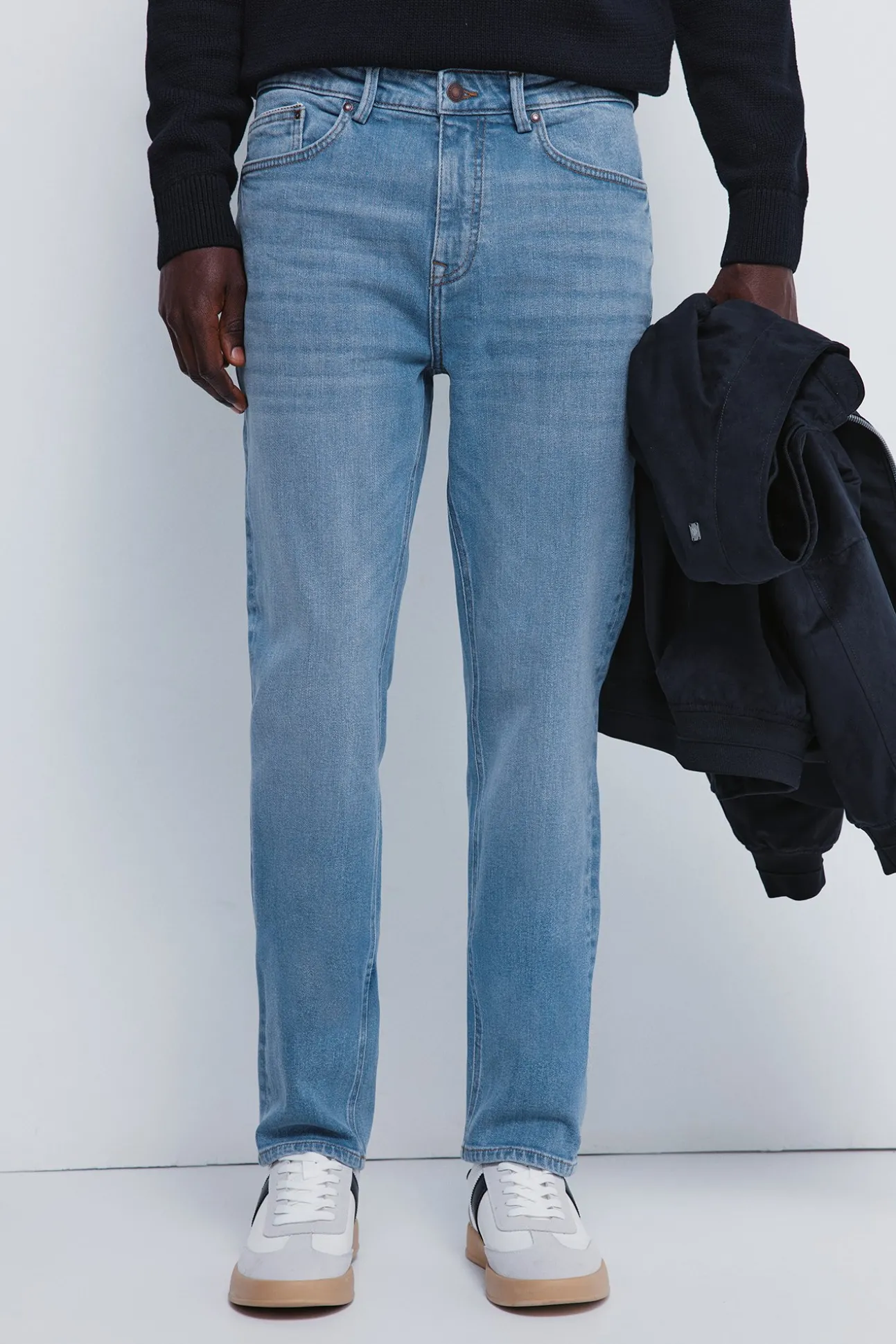 Jeans slim à délavage moyen