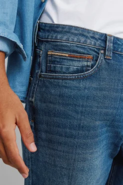 Jeans surtint coupe droite