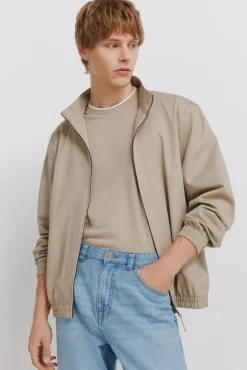 Jeans ultra l&eacute;gers lavage moyen coupe droite