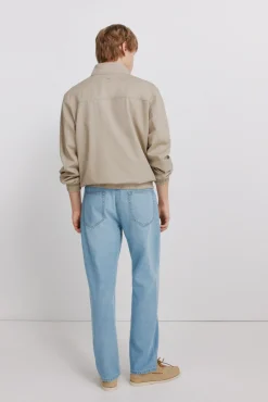 Jeans ultra l&eacute;gers lavage moyen coupe droite