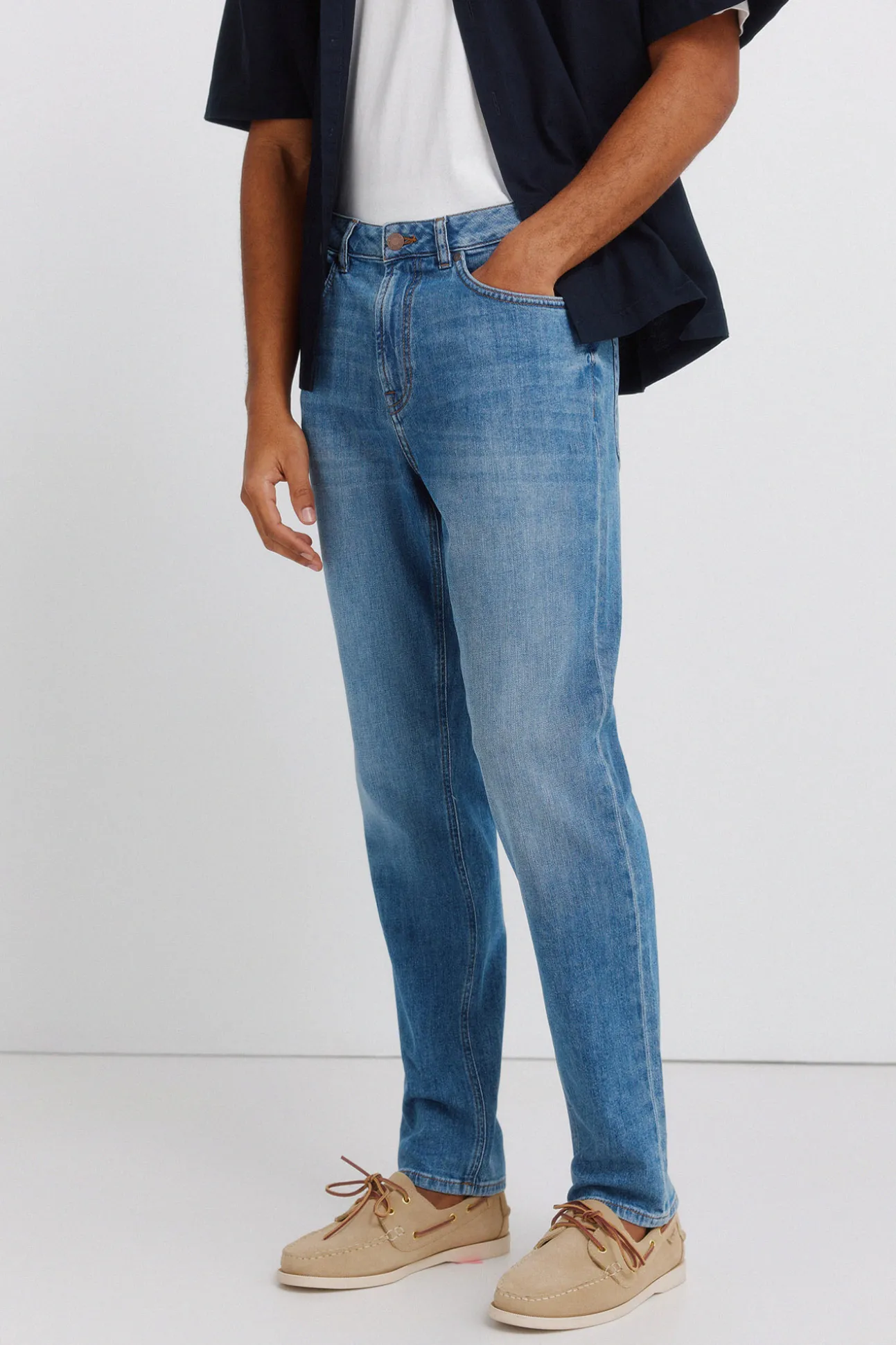Jeans ultra-légers délavés moyens coupe slim