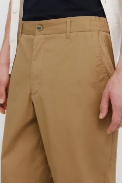 Pantalon chino l&eacute;ger relaxed fit