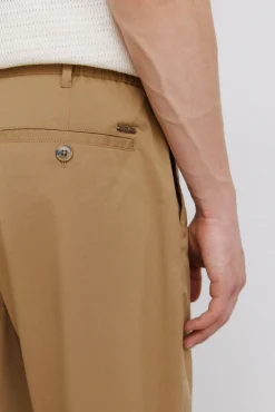 Pantalon chino l&eacute;ger relaxed fit