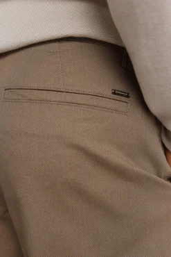 Pantalon chino micro-imprim&eacute; coupe slim