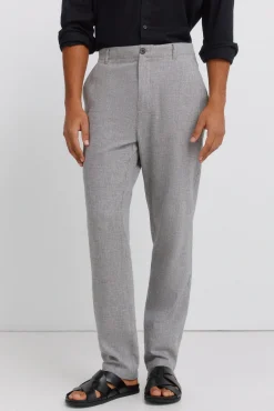 Pantalon slim fit confortable en lin structur&eacute;