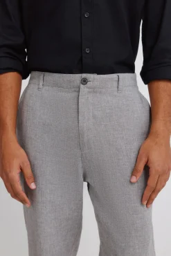 Pantalon slim fit confortable en lin structur&eacute;