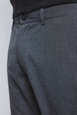 Pantalon slim fit structur&eacute;