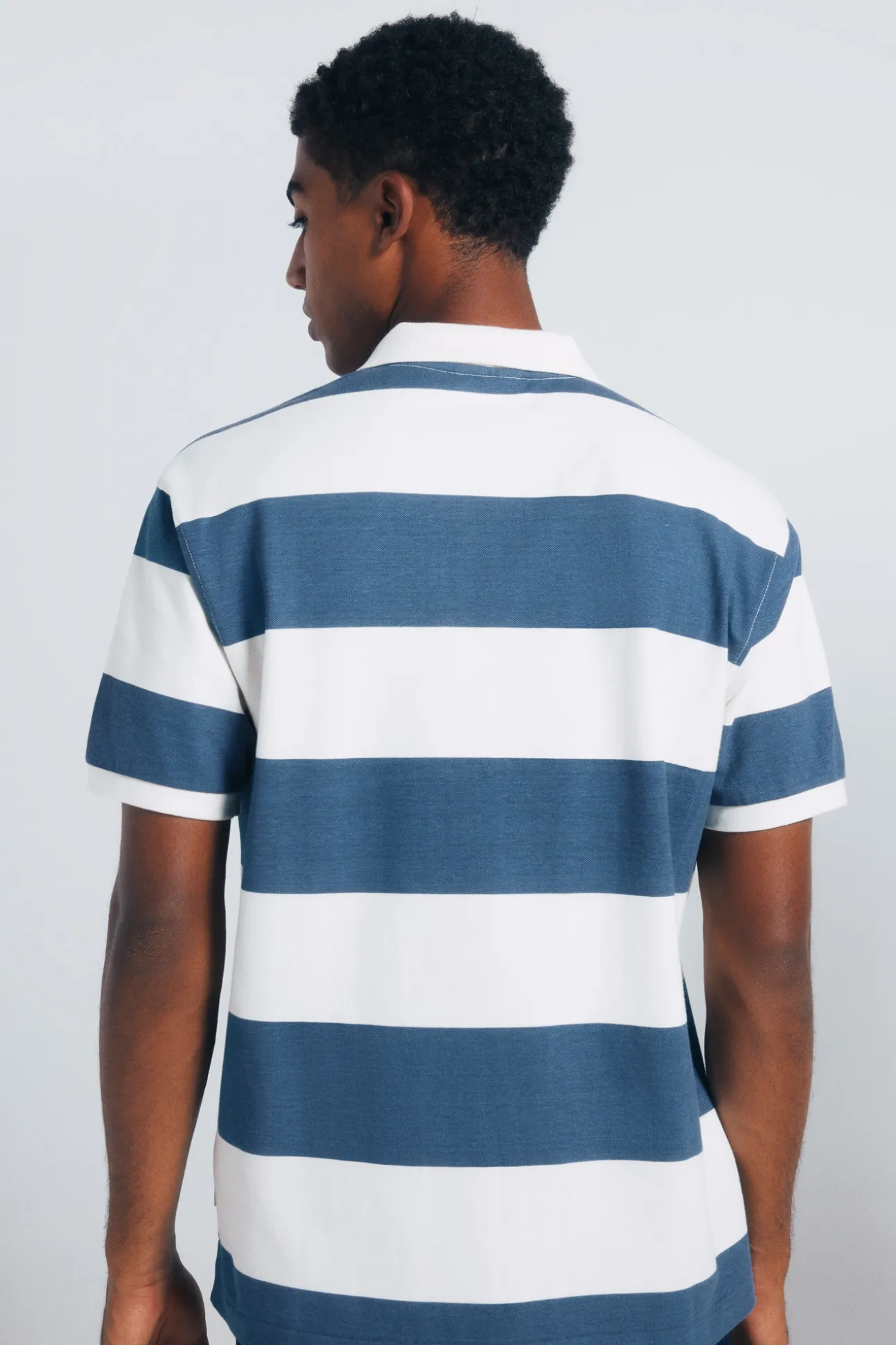 Polo piqué coupe classique à larges rayures