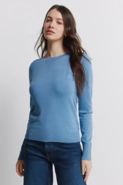 Pull fin boutons poignets