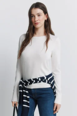 Pull fin boutons poignets