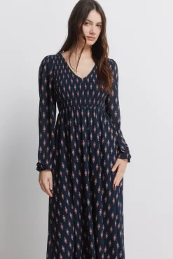Robe &agrave; d&eacute;collet&eacute; volant&eacute;