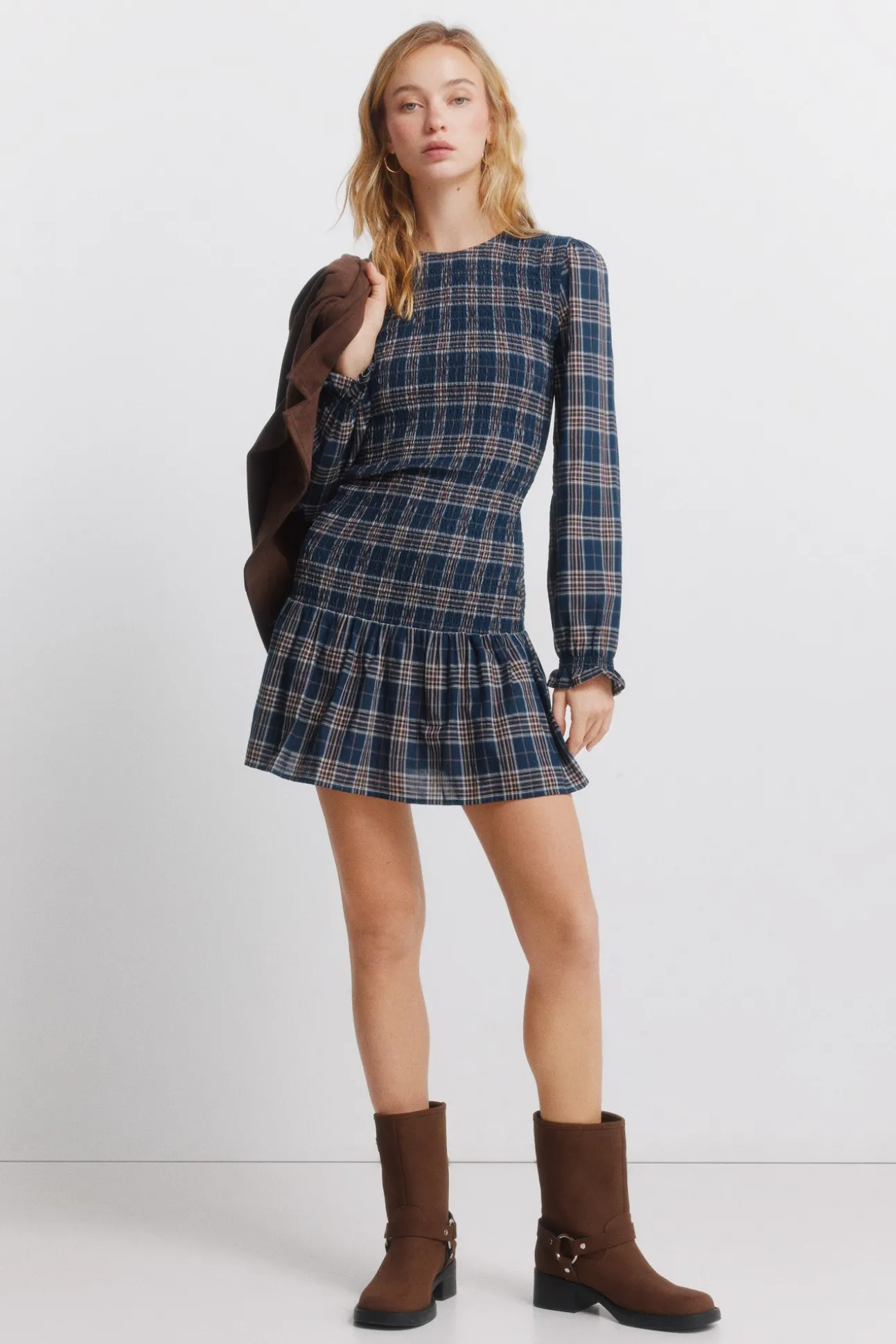 Robe courte à carreaux et smocks