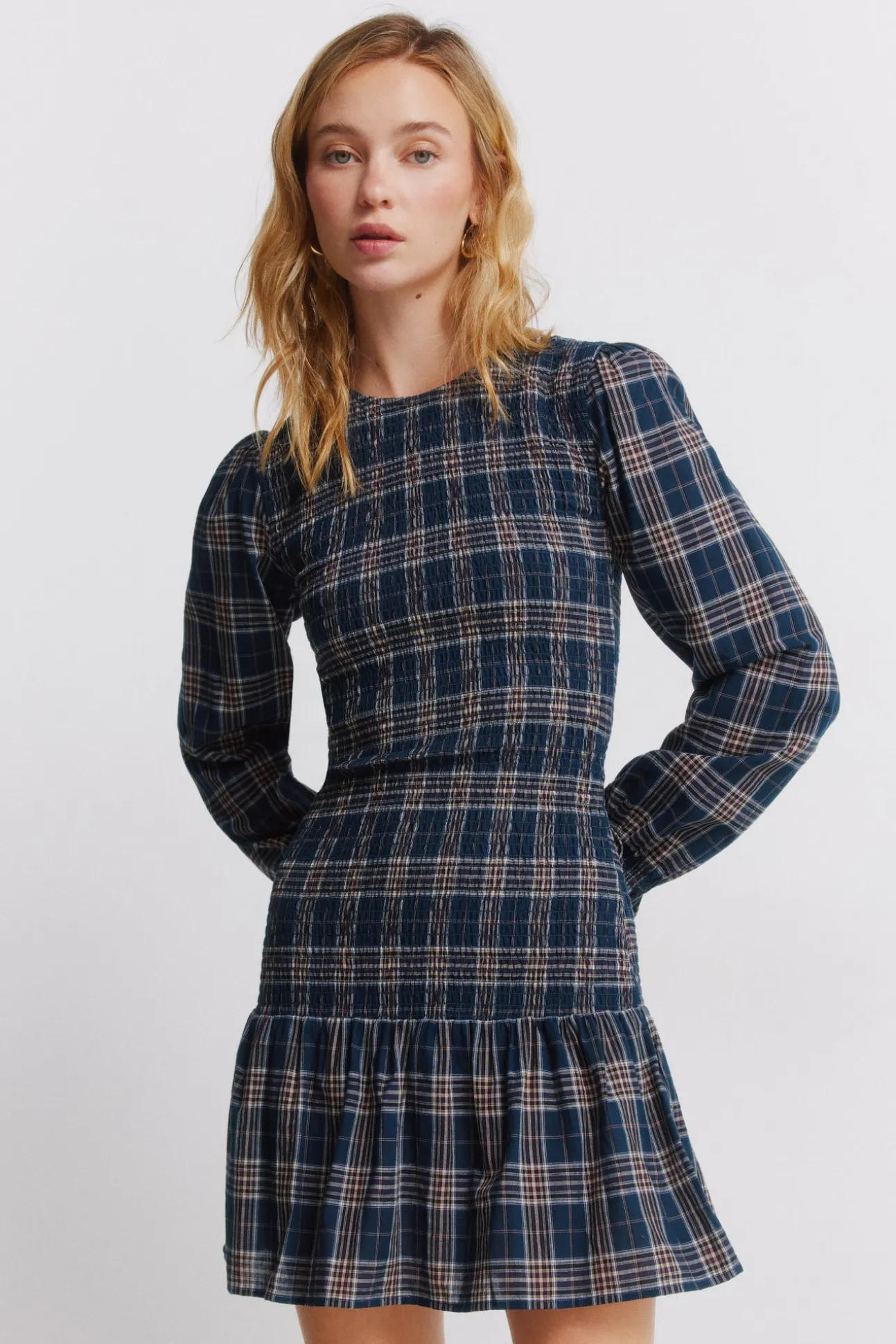 Robe courte à carreaux et smocks
