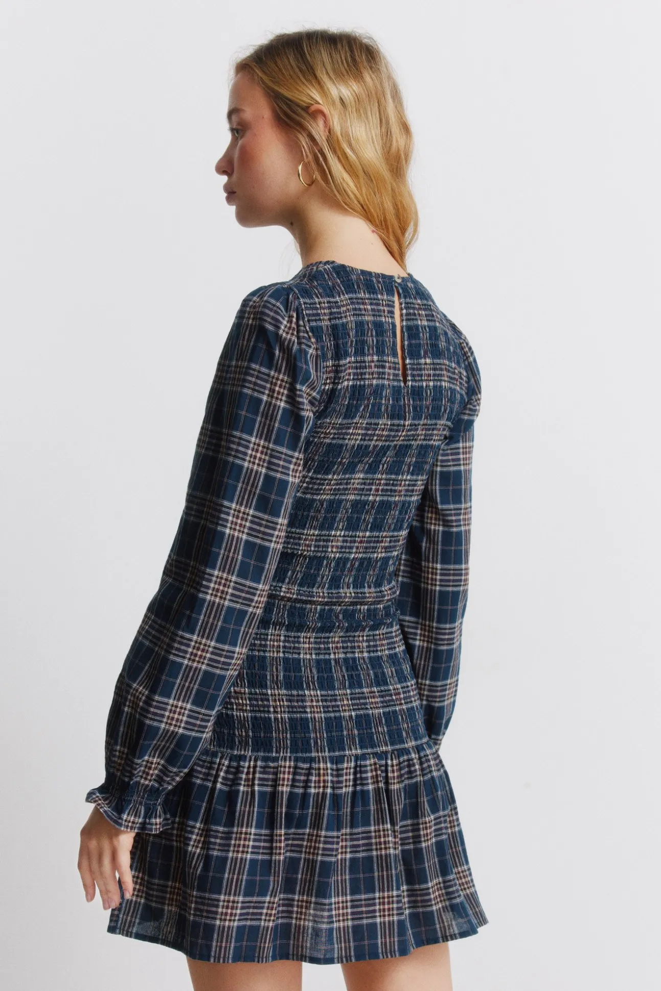 Robe courte à carreaux et smocks