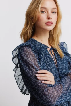 Robe courte &agrave; manches longues &agrave; volants