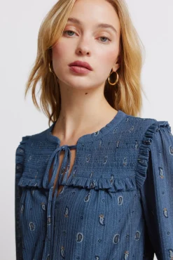 Robe courte &agrave; manches longues &agrave; volants