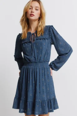 Robe courte à manches longues à volants
