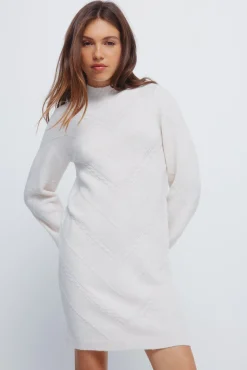 Robe courte en en maille torsad&eacute;e