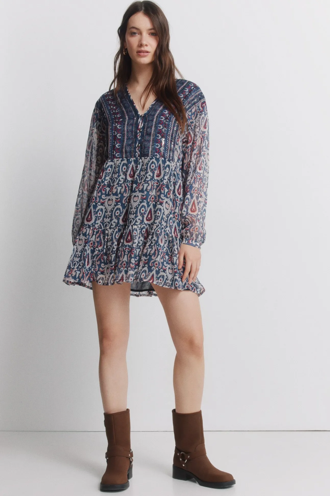 Robe courte en gaze à sequins