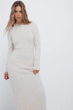 Robe en maille en maille torsad&eacute;e