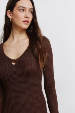Robe midi &agrave; d&eacute;collet&eacute; perle
