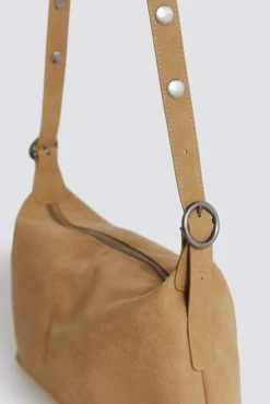 Sac bandouli&egrave;re &agrave; clous