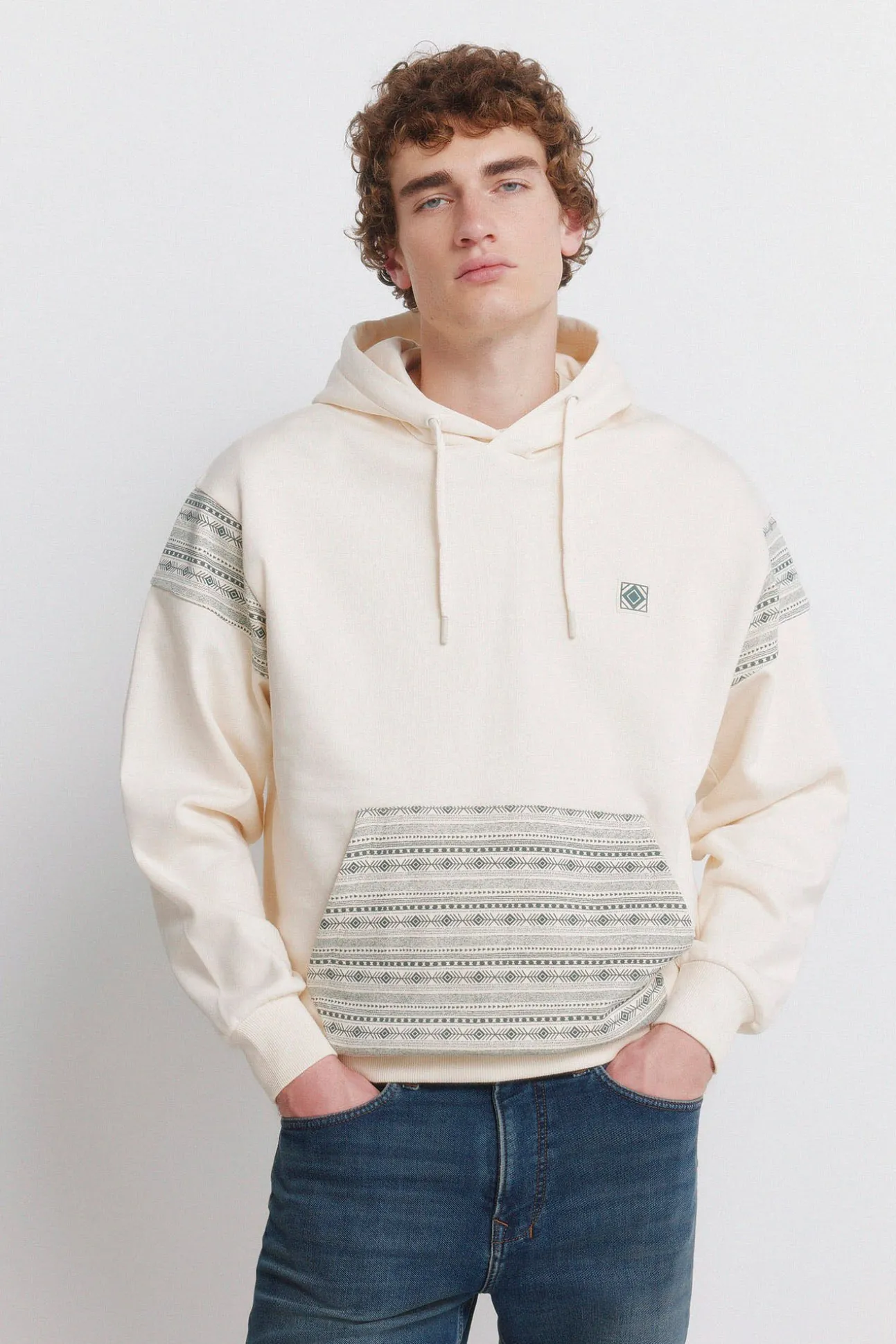 Sweat-shirt à capuche poche ethnique
