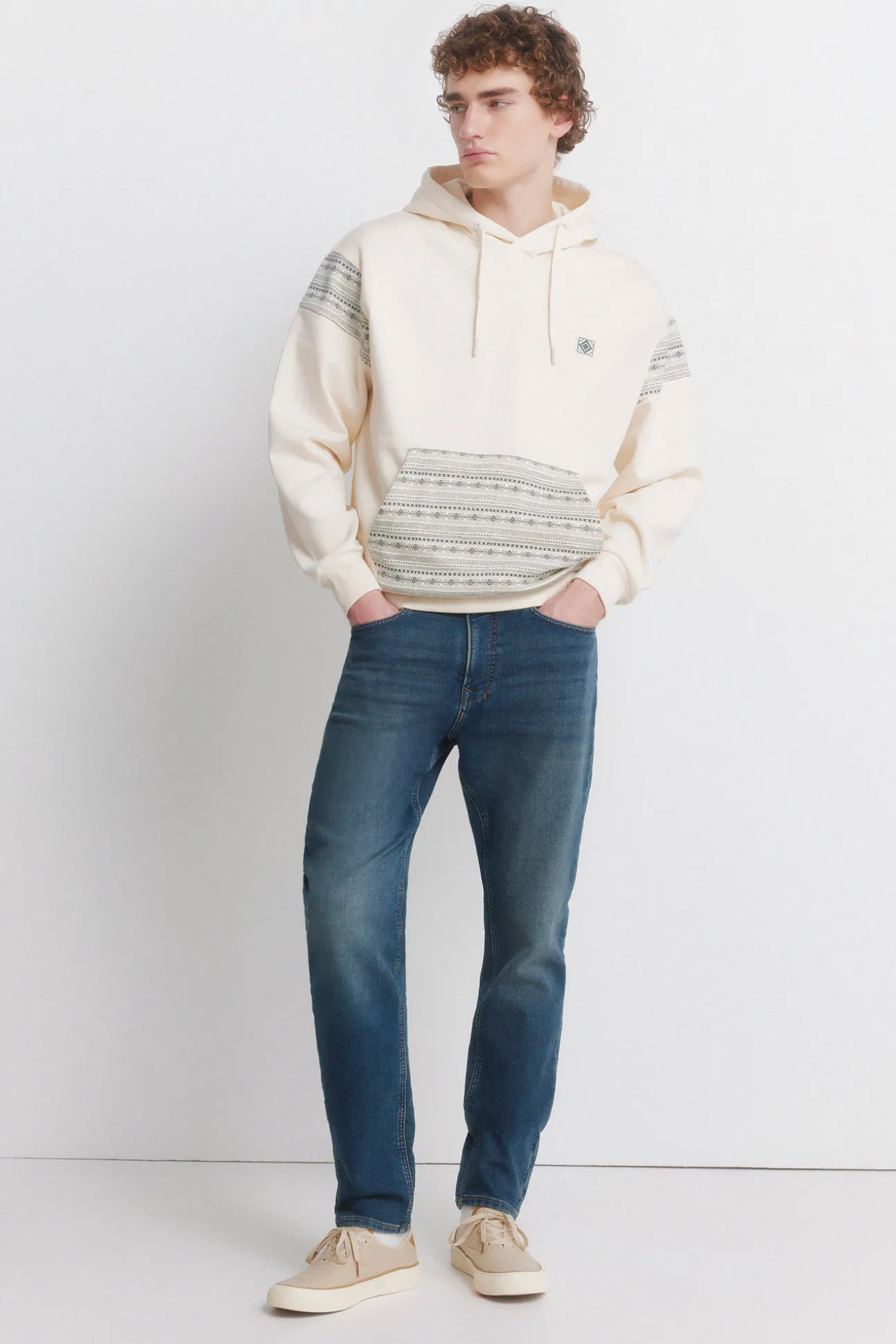Sweat-shirt à capuche poche ethnique