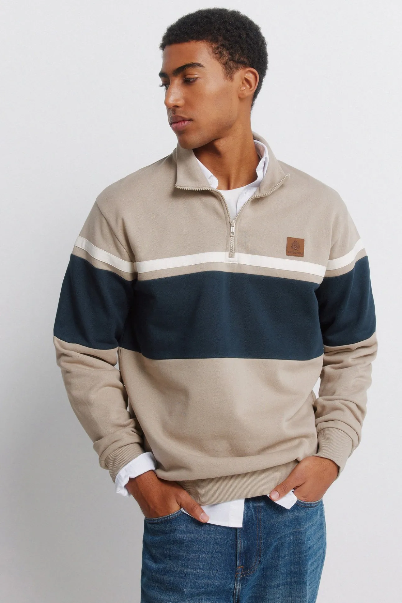 Sweat-shirt à fermeture à découpes