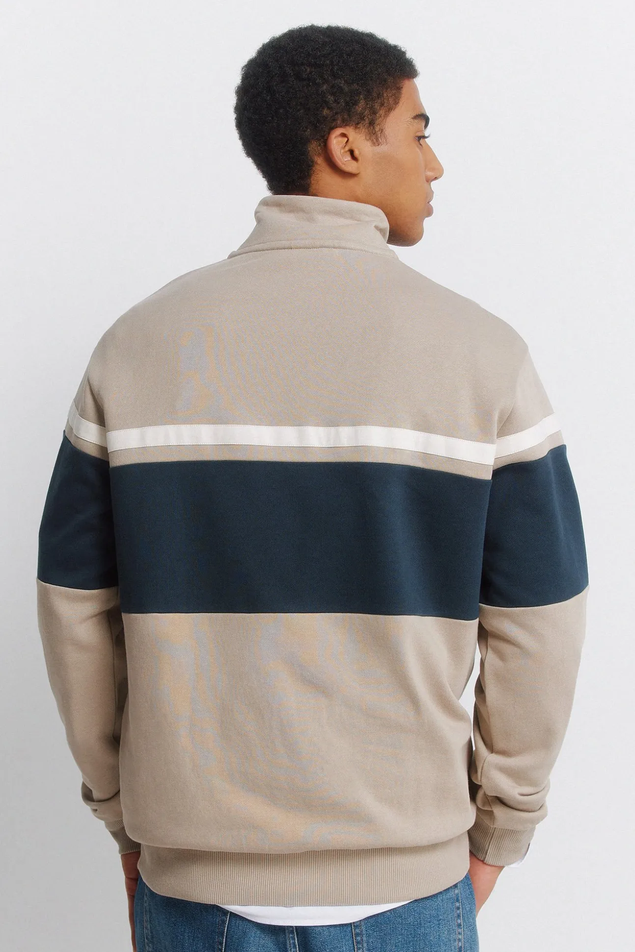 Sweat-shirt à fermeture à découpes