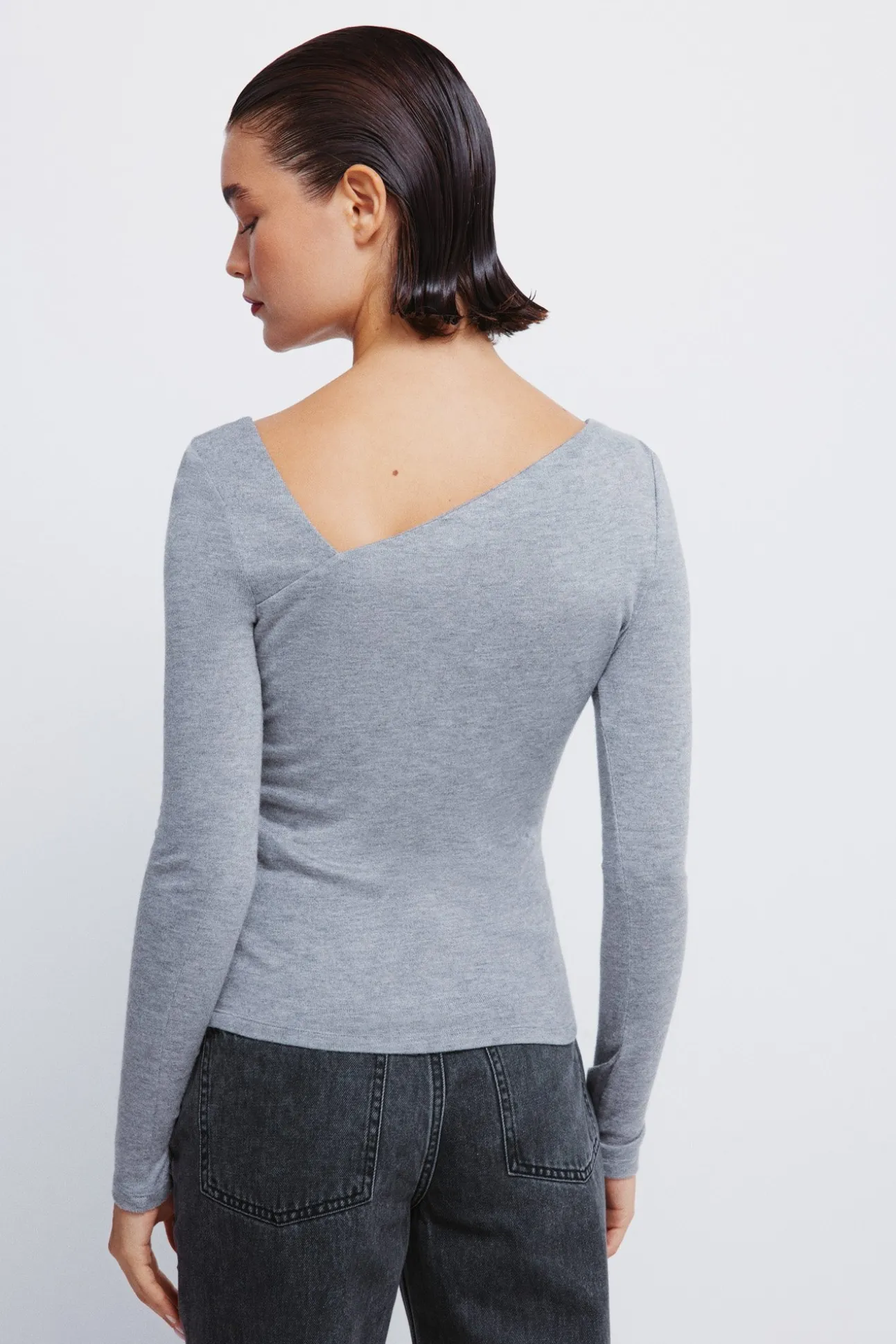 T-shirt à décolleté asymétrique