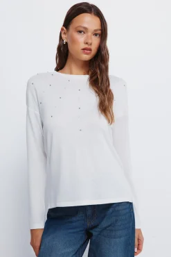 T-shirt clout&eacute; positionn&eacute;
