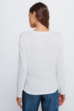 T-shirt clouté positionné