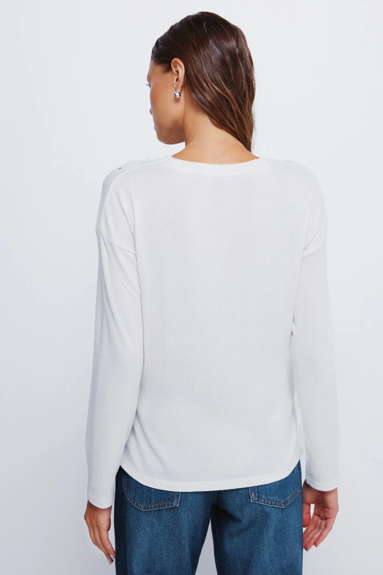 T-shirt clouté positionné